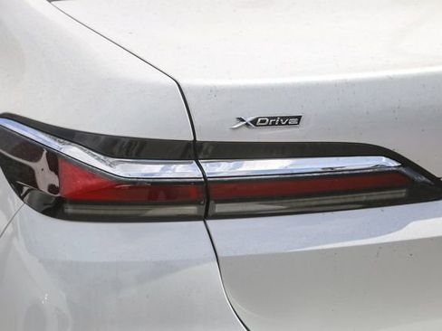 Used 2025 BMW 740i xDrive AWD/4WD image 9