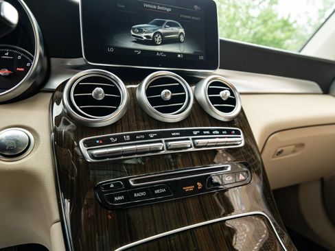 Used 2018 Mercedes-Benz GLC 300 4MATIC image 44