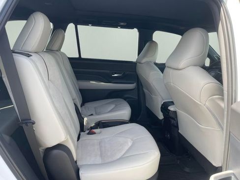 New 2026 Toyota Grand Highlander MAX Platinum image 18