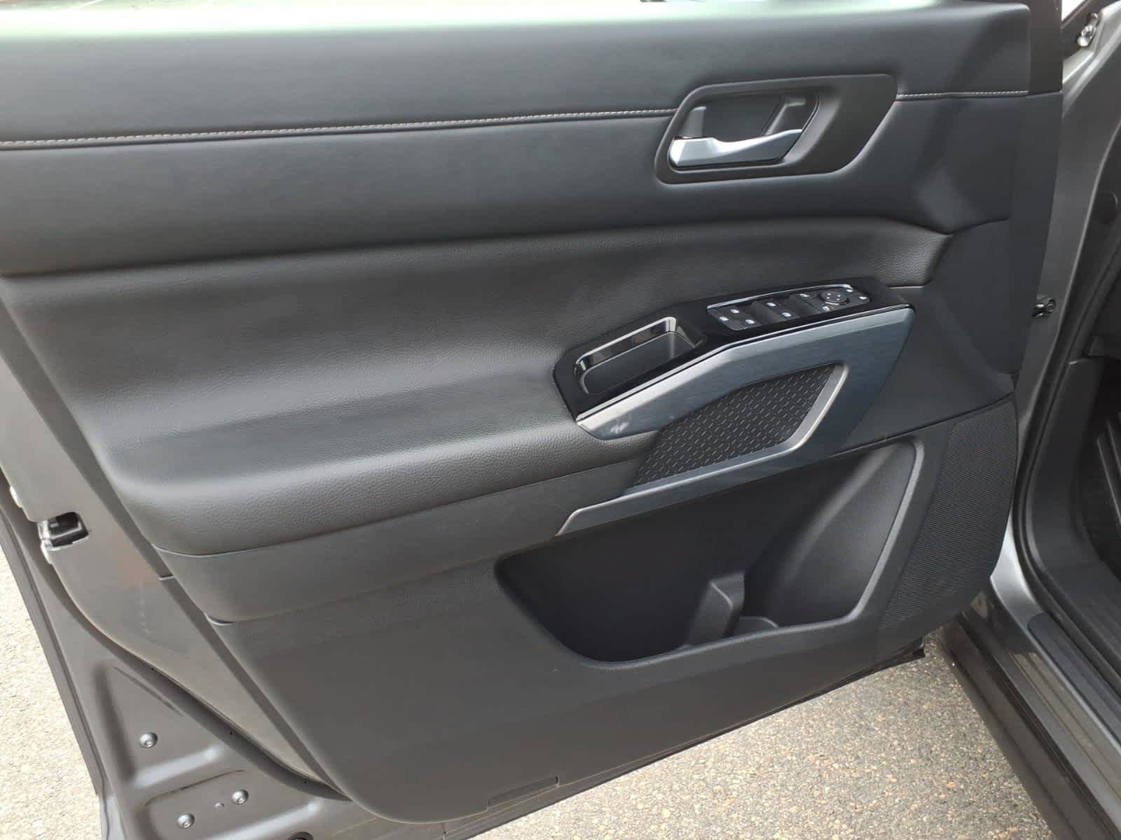 Certified 2025 Nissan Pathfinder SL AWD/4WD image 10