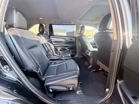 Used 2019 Toyota Highlander XLE AWD/4WD image 13