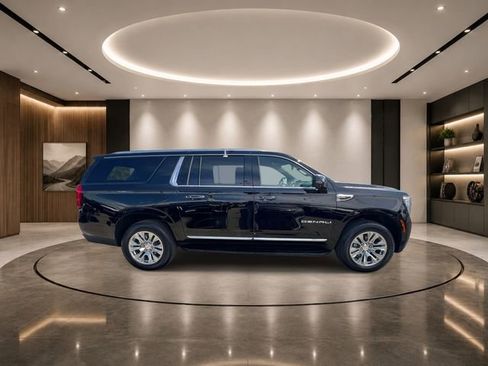 Used 2025 GMC Yukon XL Denali AWD/4WD image 4