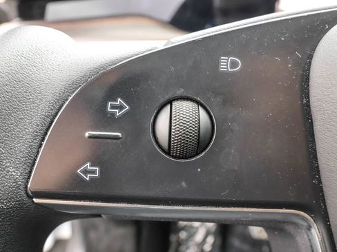 Used 2022 Tesla Model S image 16