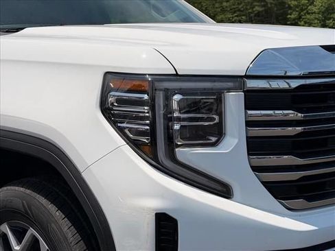 Used 2024 GMC Sierra 1500 SLT w/ SLT Premium Plus Package AWD/4WD image 12