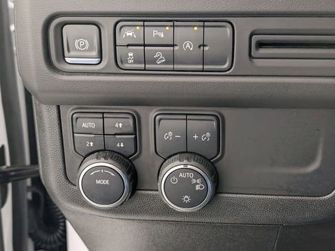 Used 2023 Chevrolet Suburban Premier image 15