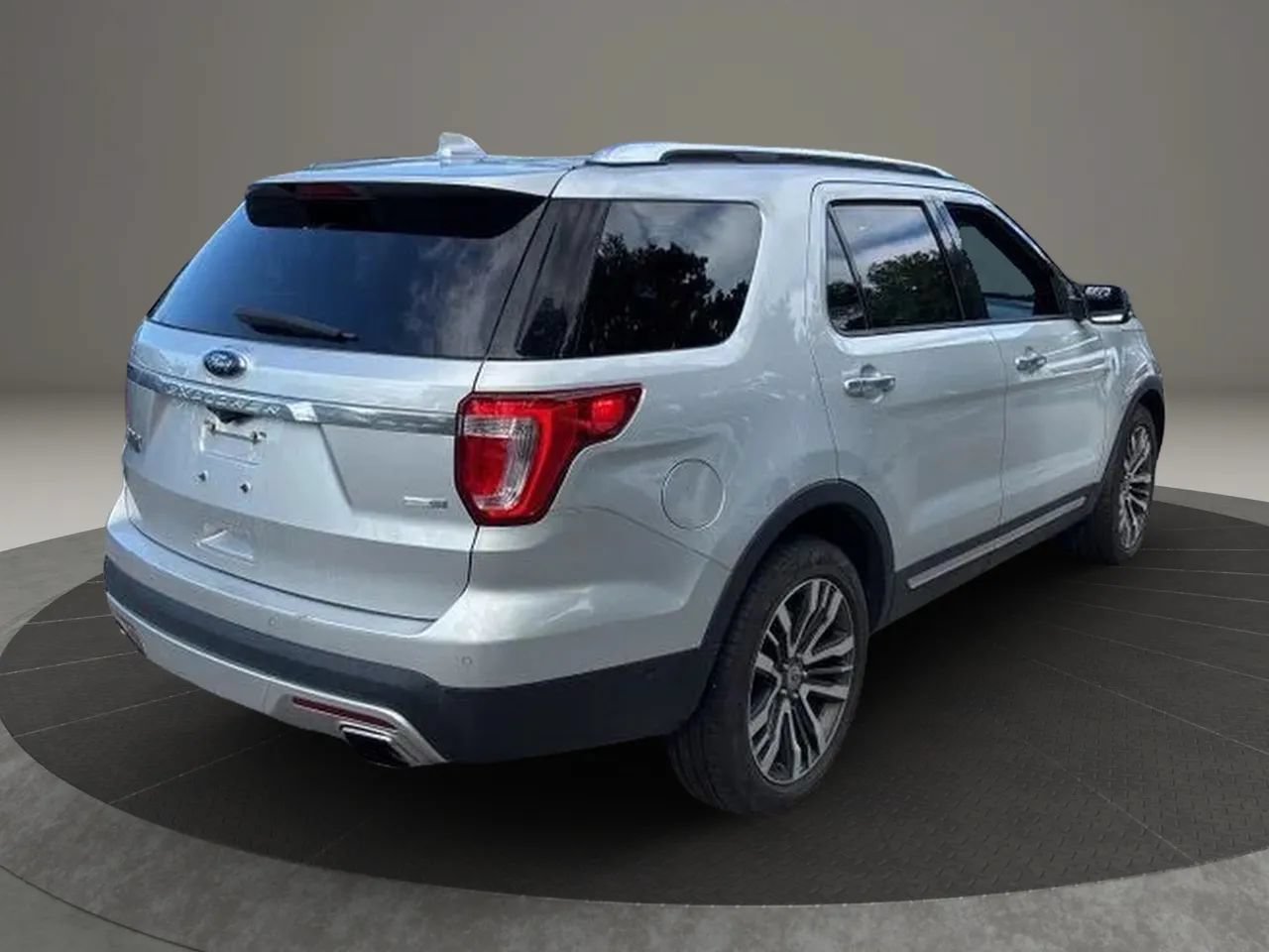 Used 2017 Ford Explorer Platinum AWD/4WD image 5
