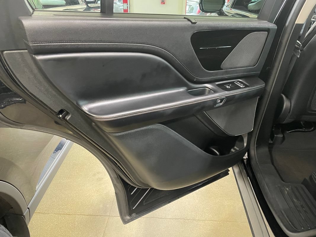 Used 2023 Lincoln Aviator AWD image 25