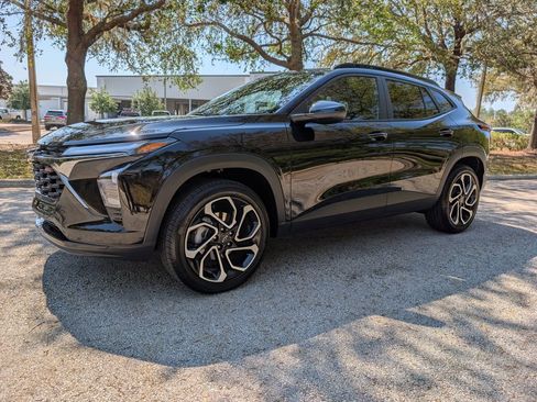 Used 2025 Chevrolet Trax RS w/ Driver Confidence Package image 3