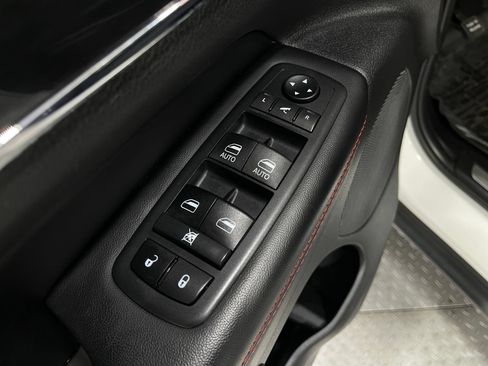 Used 2019 Jeep Grand Cherokee Trailhawk AWD/4WD image 16