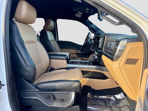 Used 2023 Ford F250 Lariat w/ Chrome Package image 32