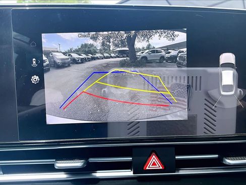 Used 2023 Hyundai Elantra Limited image 27