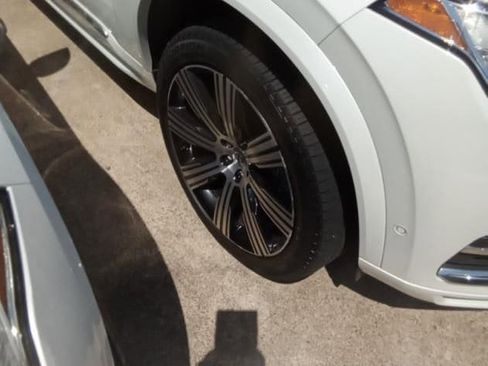 Used 2023 Volvo XC90 T8 Plus w/ Protection Package Premier image 12