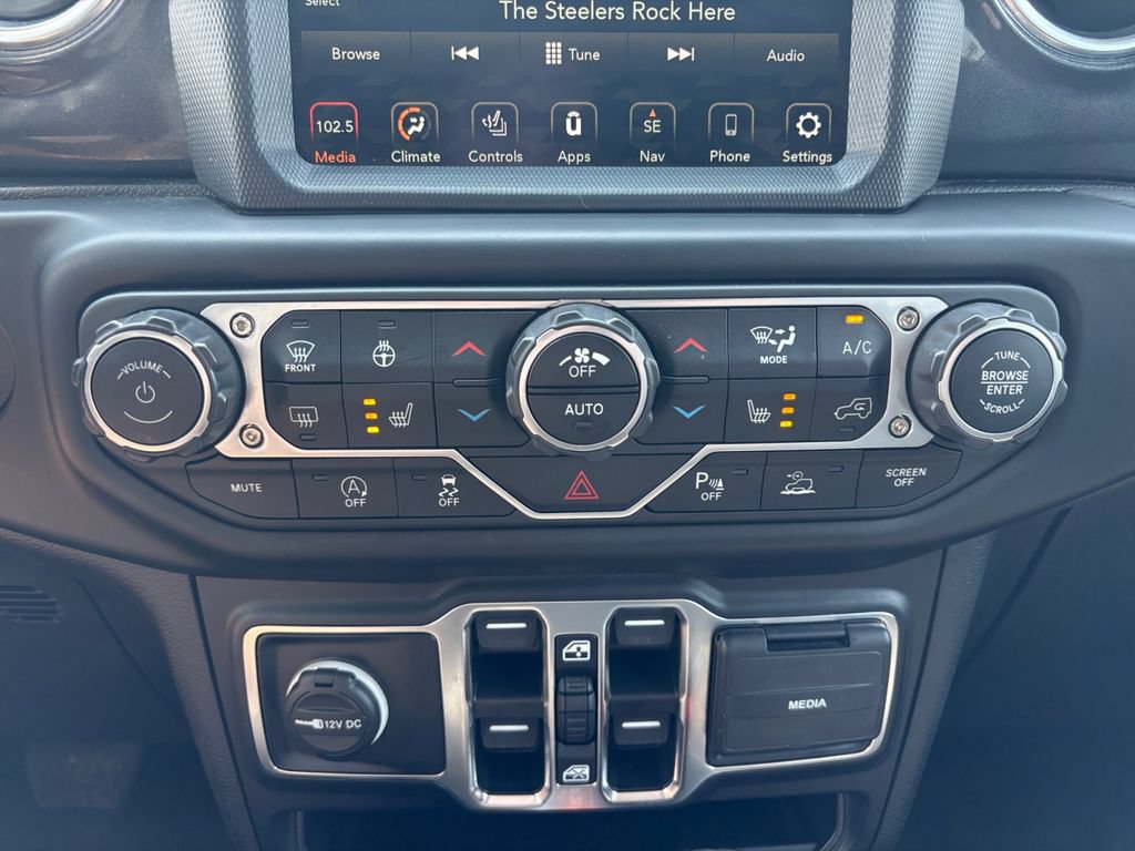Used 2022 Jeep Wrangler Unlimited Sahara AWD/4WD image 21