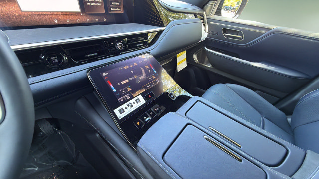 Used 2027 INFINITI QX80 Sensory w/ Sport Exterior Package AWD/4WD image 14