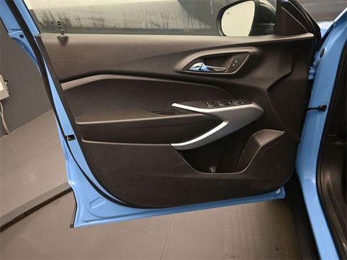 Certified 2024 Chevrolet Trax RS w/ Driver Confidence Package image 12