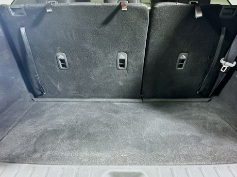 Used 2024 Nissan Pathfinder S image 27