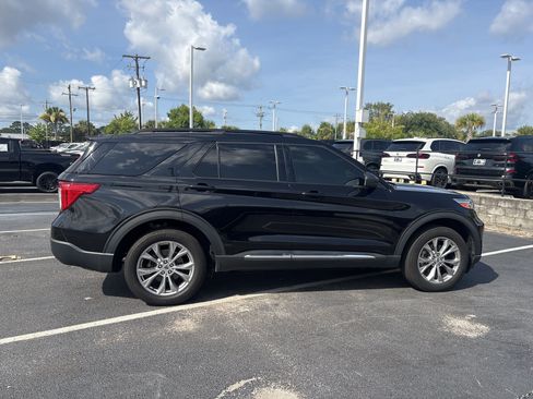 Used 2023 Ford Explorer XLT w/ Equipment Group 202A AWD/4WD image 8