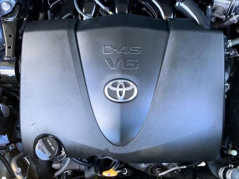 Used 2017 Toyota Highlander XLE image 32