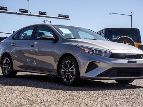 Used 2023 Kia Forte LXS FWD image 3