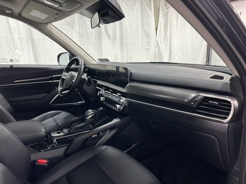 Used 2025 Kia Telluride S image 58