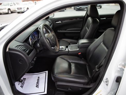 Used 2023 Chrysler 300 Touring L image 20