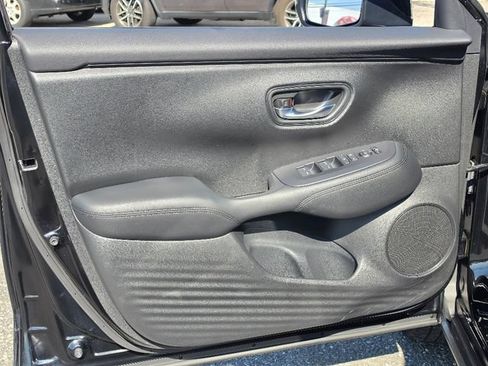Used 2025 Honda HR-V LX image 19