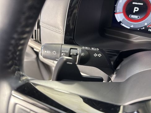 Certified 2025 Nissan Pathfinder Platinum w/ Black Appearance Package AWD/4WD image 18