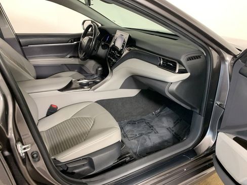 Used 2022 Toyota Camry SE FWD image 36