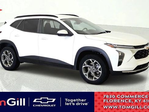 Used 2025 Chevrolet Trax LT w/ Driver Confidence Package FWD image 1