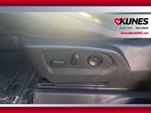 Used 2024 GMC Sierra 1500 AT4 w/ Technology Package AWD/4WD image 9