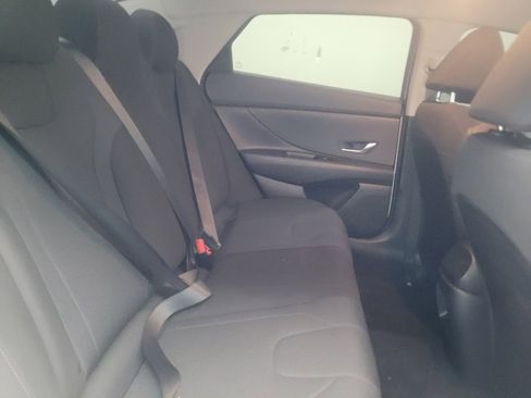 Used 2025 Hyundai Elantra SE FWD image 19