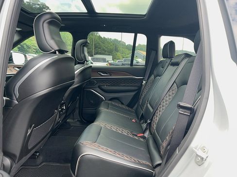 Used 2025 Jeep Grand Cherokee Summit w/ Obsidian Package AWD/4WD image 28
