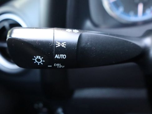Used 2018 Toyota Corolla SE w/ Carpet Mat Package (TMS) FWD image 31