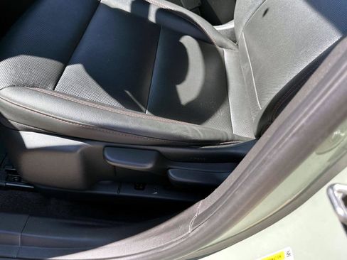 Certified 2024 Chevrolet Trax RS w/ Driver Confidence Package image 17