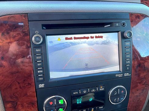 Used 2014 Chevrolet Suburban LTZ image 26