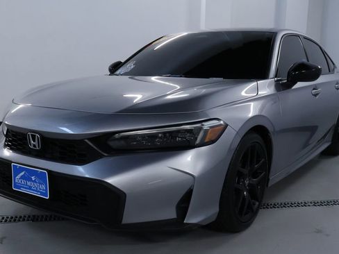 Used 2025 Honda Civic Sport image 3
