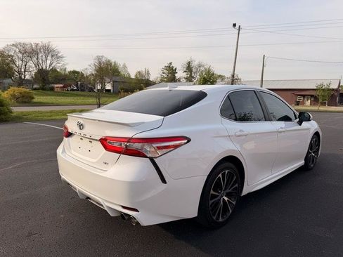 Used 2020 Toyota Camry SE FWD image 6