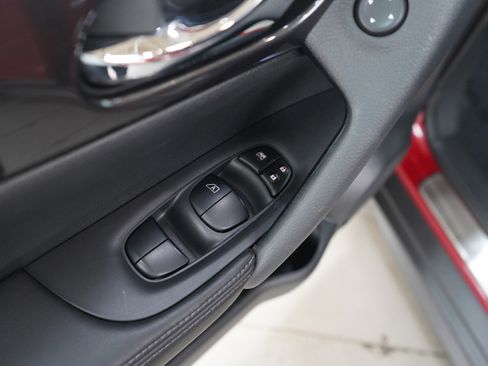 Used 2017 Nissan Rogue SV w/ Midnight Edition image 19