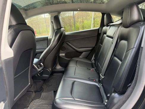 Used 2025 Tesla Model Y Long Range image 6