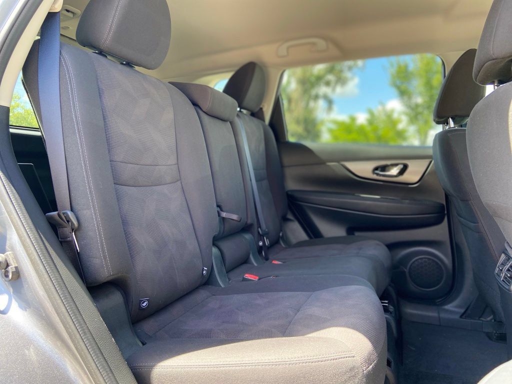 Used 2016 Nissan Rogue SV FWD image 24