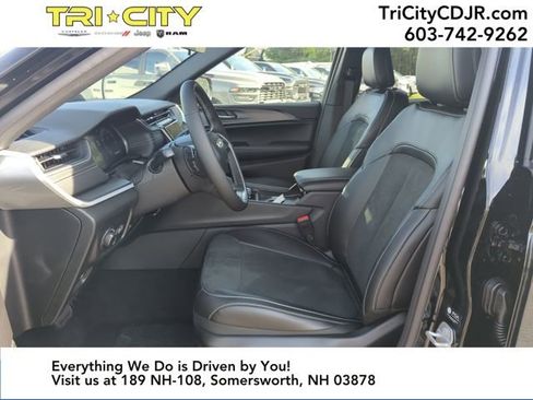 New 2025 Jeep Grand Cherokee Altitude image 14