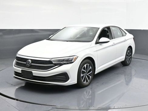 Used 2024 Volkswagen Jetta S image 4