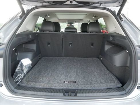 Certified 2025 Volkswagen Tiguan SE AWD/4WD image 18