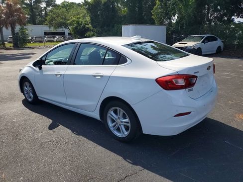 Certified 2017 Chevrolet Cruze LT w/ Convenience Package FWD image 4