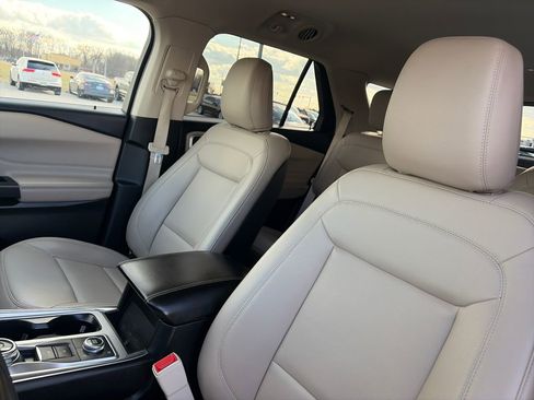 Used 2020 Ford Explorer XLT w/ Equipment Group 202A image 16