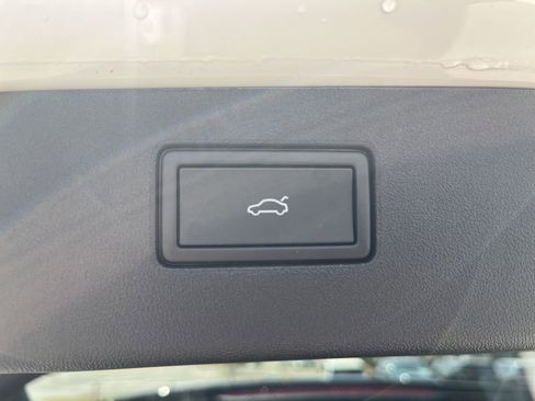 New 2026 Volkswagen Tiguan SE R-Line image 21