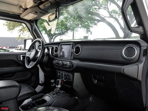 Used 2020 Jeep Wrangler Unlimited Sahara AWD/4WD image 24
