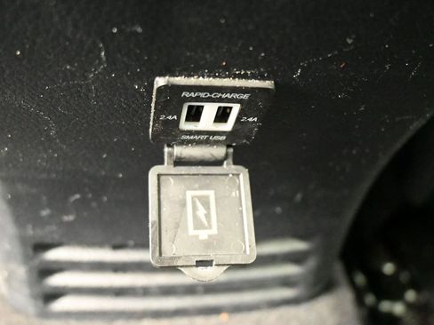 Used 2020 Toyota Tacoma Limited image 19