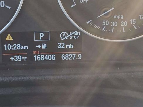 Used 2013 BMW 320i xDrive Sedan image 9