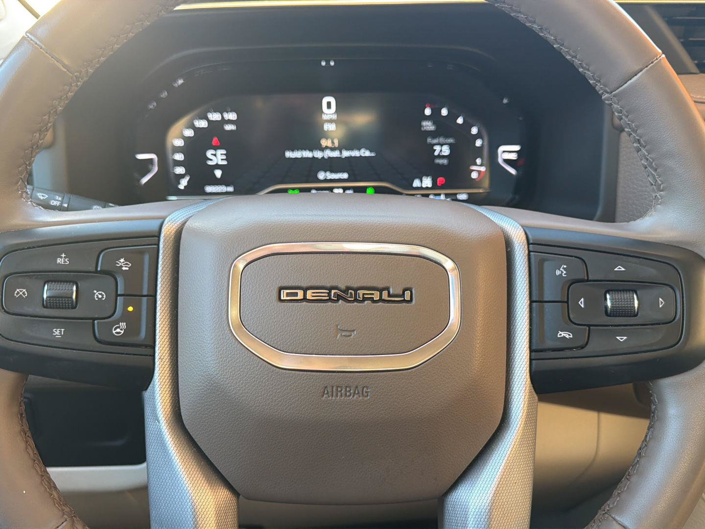 Used 2023 GMC Yukon Denali AWD/4WD image 9